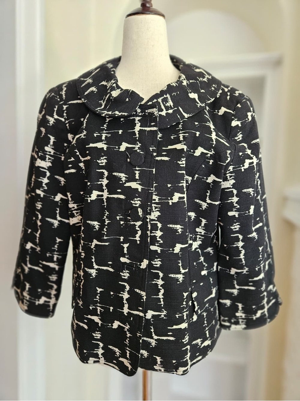 East 5th -L- Black and White Abstract Rounded-Collar Blazer